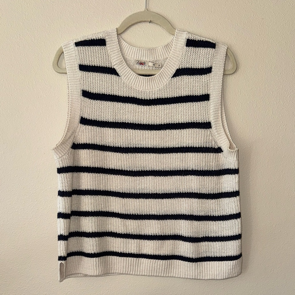 Like New! FAHERTY Miramar Linen Muscle Tank Ivory Navy stripe size Medium - Picture 6 of 11